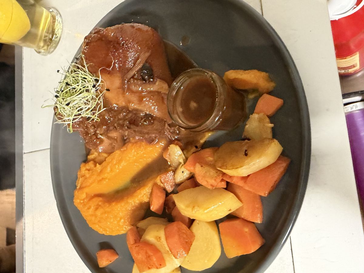 Rôti et légumes glacés